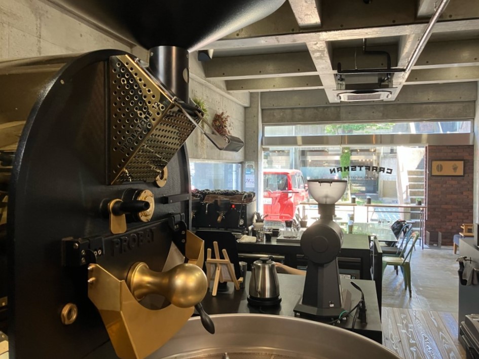 画像：お店はバリスタのステージ　下関市 「CRAFTSMAN COFFEE ROASTERS」