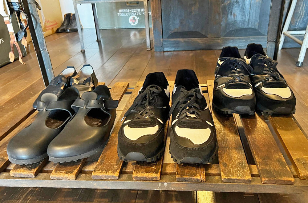 『Droite et Gauche(ドロワットエゴーシュ)』県内で唯一のブランドを取り扱うセレクトショップとランチのお店の靴