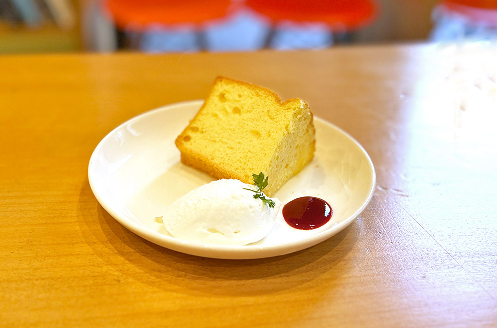 魅惑の味！塩スイーツが食べられる市役所併設のカフェ| 周南市Orange Cafeのシフォンケーキ