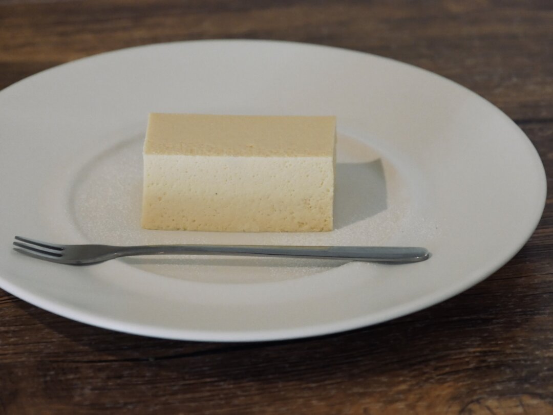 和白の白いチーズケーキ