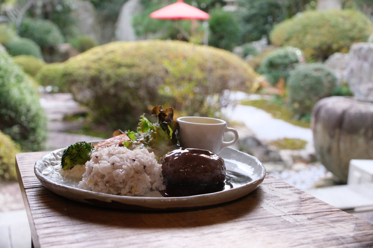 画像：全世代が楽しめる！写真も映える枯山水庭園×絶品ランチ　萩市「ホトリテイ」