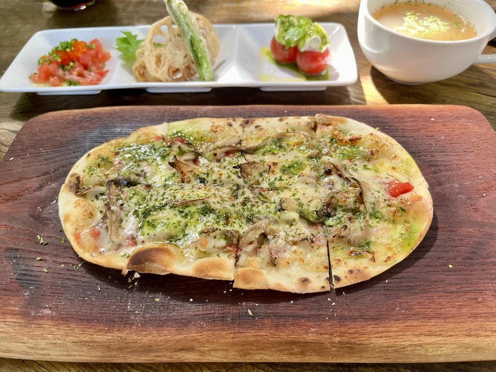 岩国市「Pizza & cafe ばらの木」ランチプレート