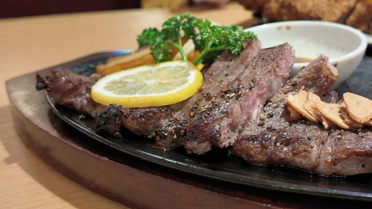 田舎の人気店で味わう、最高のステーキランチ！　山口市「いなか屋」｜山口さん