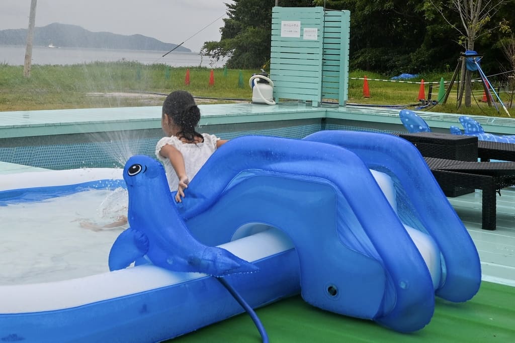 ジャグジー越しに眺める瀬戸内海と星空 柳井市「グランピングリゾート柳井」
