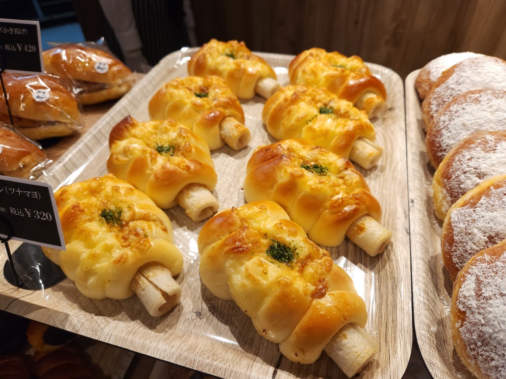 高級食パンから100種類へ大変身！新山口駅前の愛されベーカリー　山口市「二度寝の長州」｜山口さん