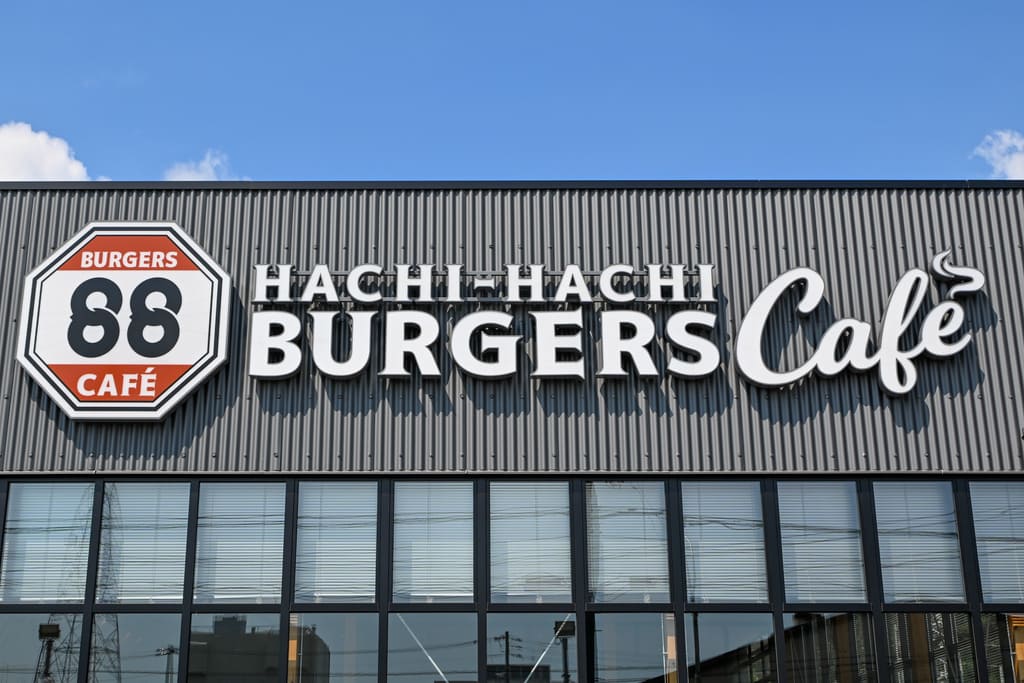 味も見た目も本格派！アメリカンバーガーとスイーツを満喫 岩国市「HACHI-HACHI BURGERS CAFE」