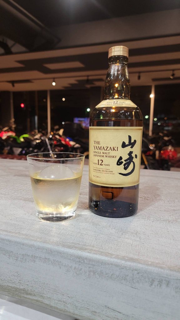 「バイクヤノトナリ」お酒の一例