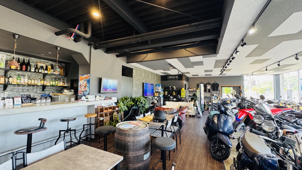 「バイクハウスオータニ」&カフェバー「バイクヤノトナリ」