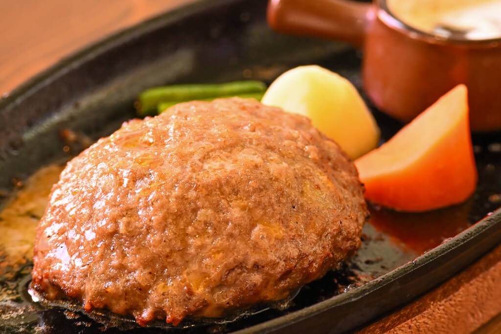 やわらかいハンバーグとカレーが人気の洋食店 岩国市「カフェ&ランチ アリス」