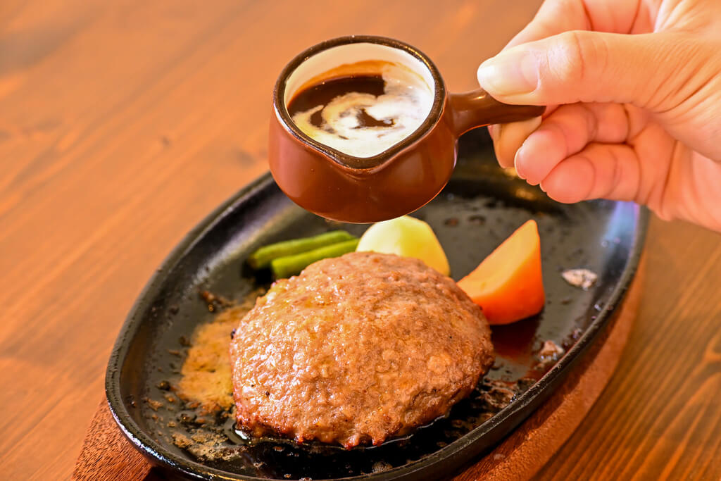 画像:やわらかいハンバーグとカレーが人気の洋食店  岩国市「カフェ&ランチ アリス」