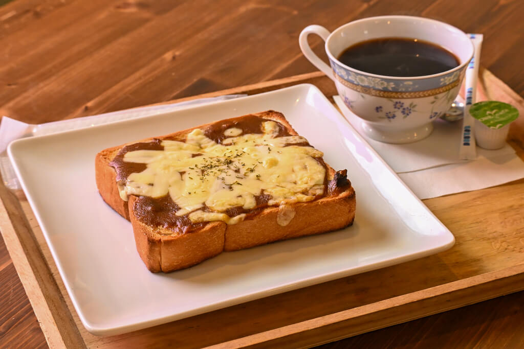 やわらかいハンバーグとカレーが人気の洋食店 岩国市「カフェ&ランチ アリス」