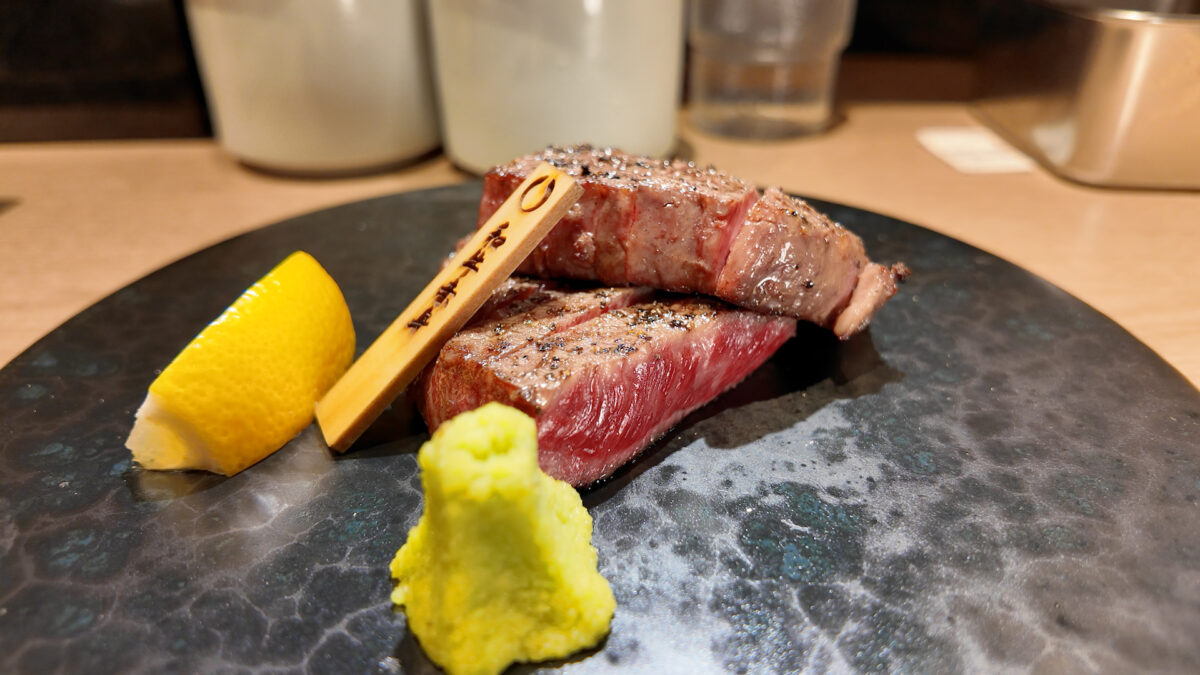 画像：宇部で出会う贅沢な一皿。炭焼で味わう極上赤身ステーキ　宇部市「炭焼食堂JYUJYUTEI」