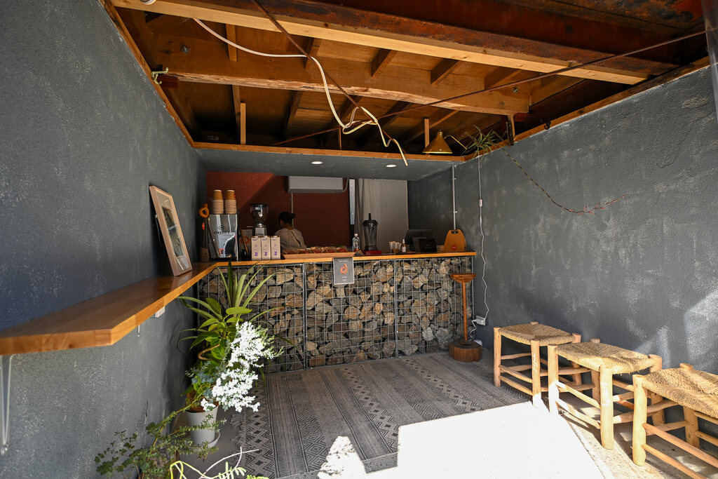 錦帯橋のそばに新オープン！自然と調和するカフェ 岩国市「PARK by SSS（パーク）」店内