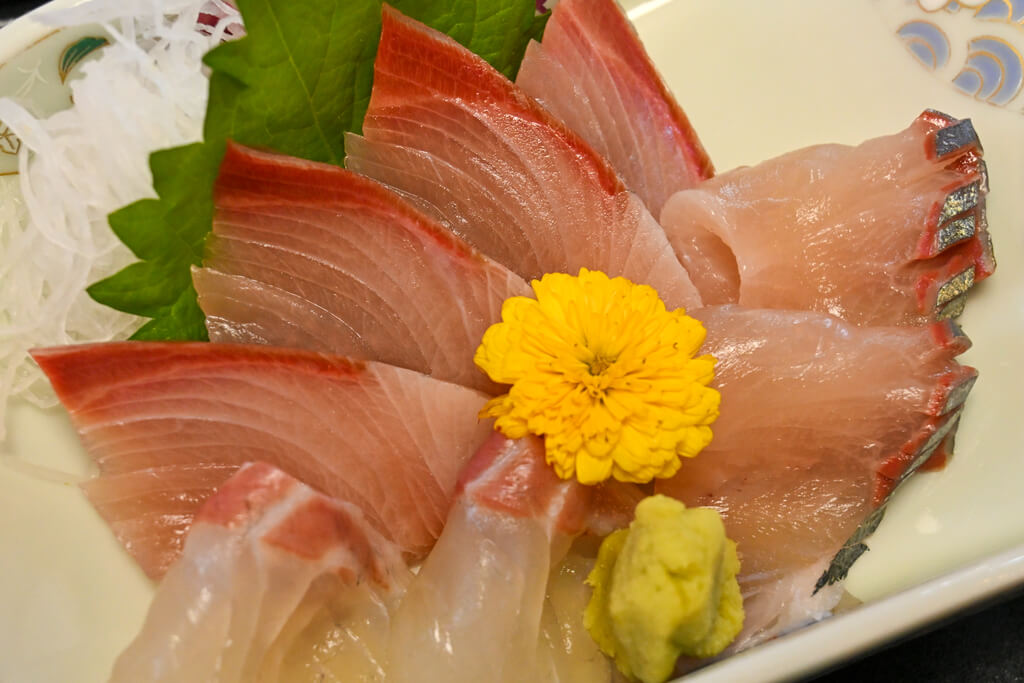 瀬戸内海の魚が味わえて宿泊もできる！周防大島町「料理民宿 かわい寿し」