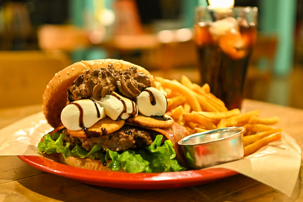 画像:ライブハウスで味わうバレンタインバーガー 岩国市「AMERICAN DINER GOODIES(グッディーズ)」