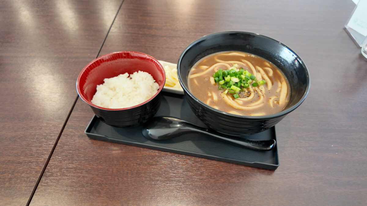 画像：欧風カレーがうどんに出会って新たな進化を　宇部市「サンハウス」