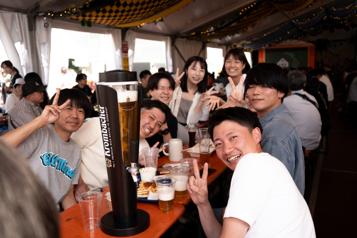 画像：青空の下でドイツビールを満喫
GWを彩る「山口オクトーバーフェスト2026」へ