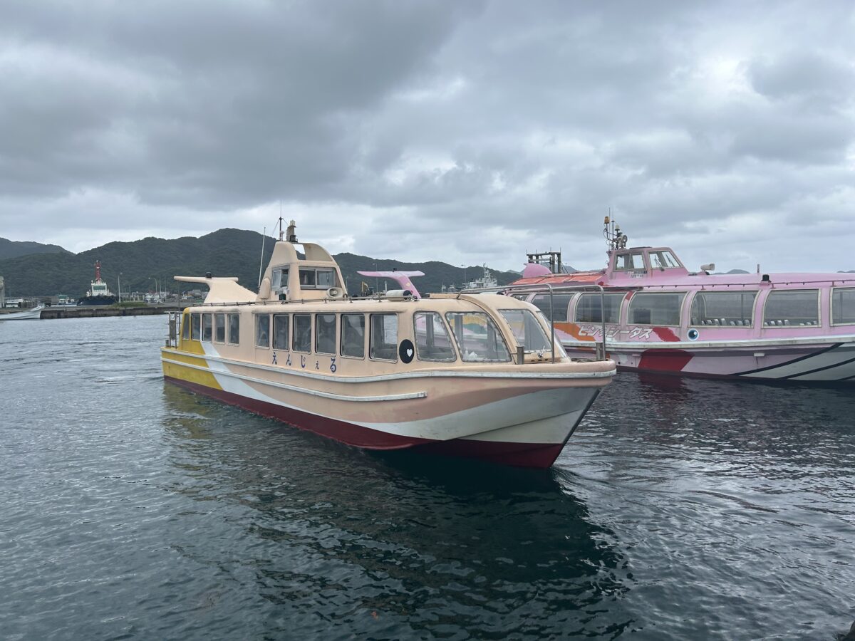 画像:迫力の断崖と洞門を海上から 長門市「青海島観光汽船」乗船レポート