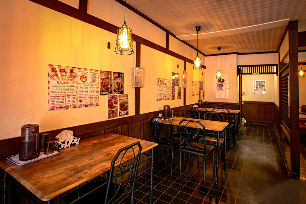 ボリュームもカスタムも自由！ギャル店主が営むカレー屋 防府市「カレーしか勝たん」