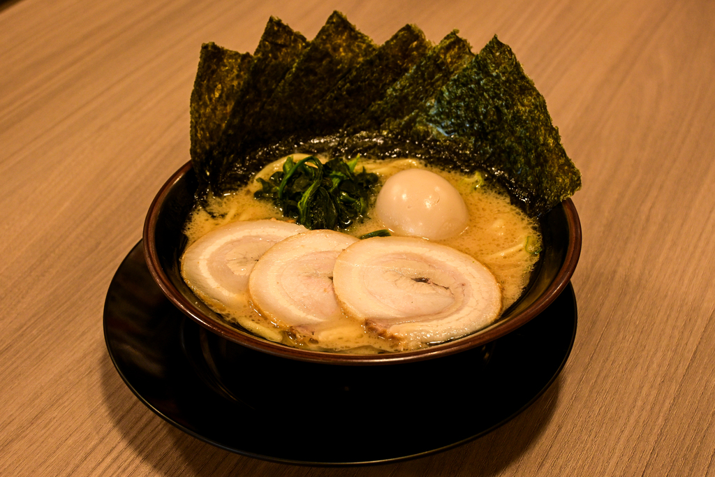 ライスと海苔で楽しむ家系ラーメン 防府市「京いち家 防府店」