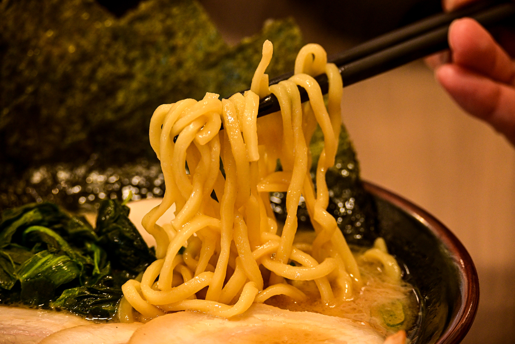 ライスと海苔で楽しむ家系ラーメン 防府市「京いち家 防府店」